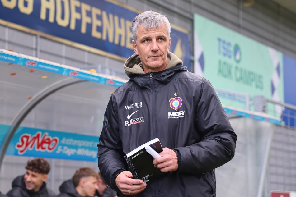 FCE-Trainer Jens Härtel (56) freut sich auf das Comeback seines Torjägers Marcel Bär.