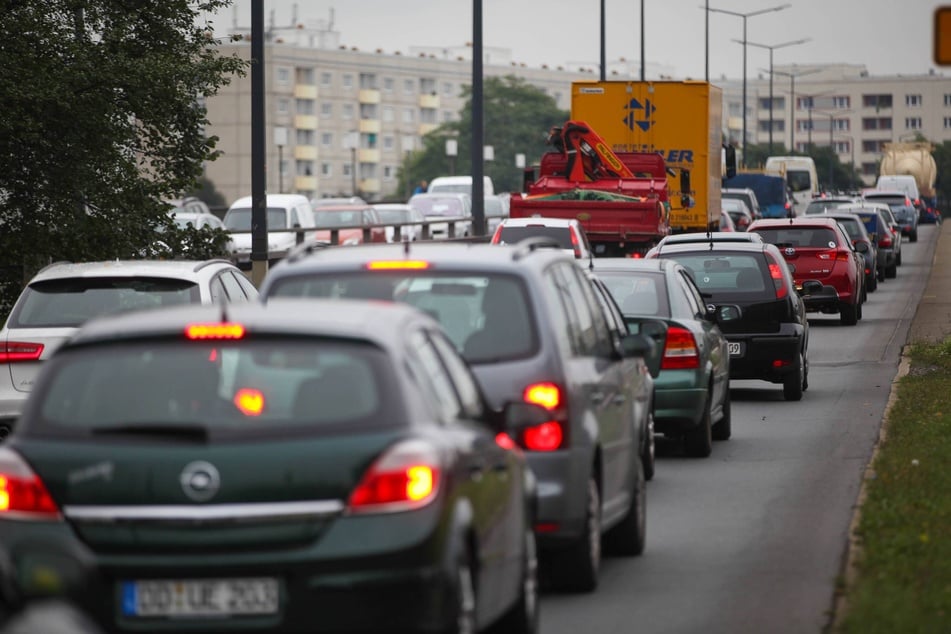 In den 2010er-Jahren fuhren noch mehr als 40.000 Autos täglich über die Carolabrücke, seit 2016 sank die Zahl.
