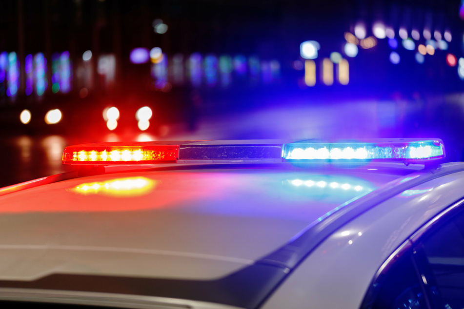 Noch immer sind die Polizeibeamten auf der Suche nach dem oder den Schützen. (Symbolbild)