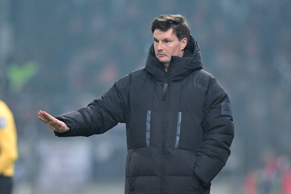 HSV-Trainer Merlin Polzin (36) konnte die Reaktion seines Profis nachvollziehen.