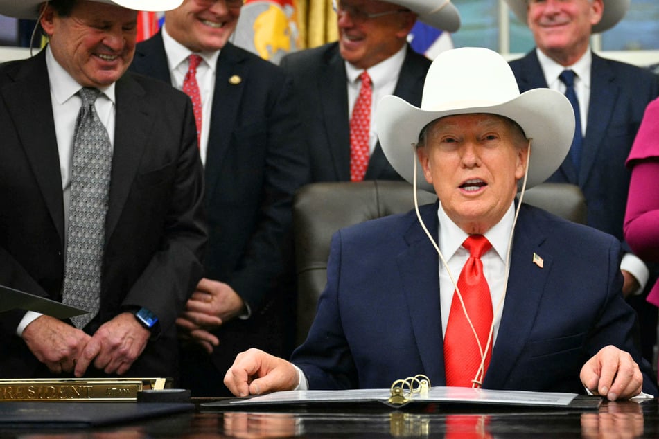 Trump White House desperately tries to squash fears of a midterm blue wave: "Don't be a panican!"