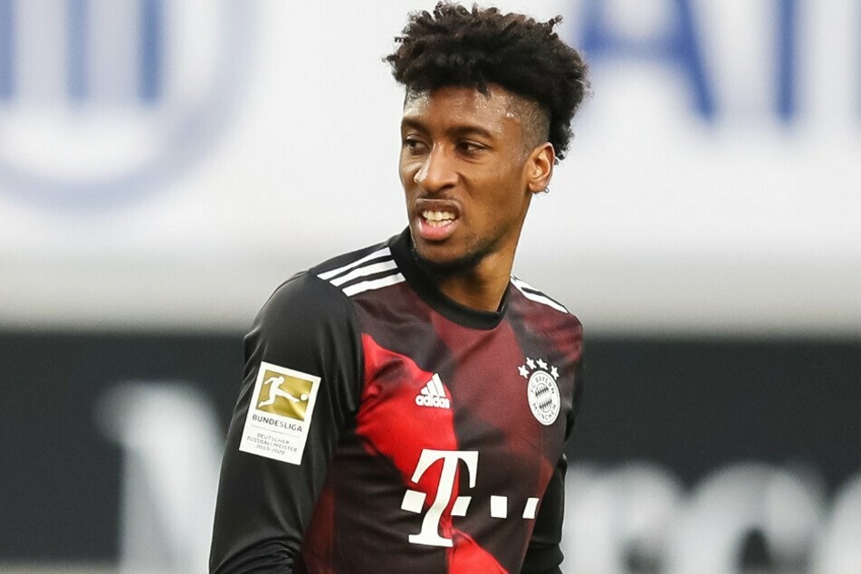 Schüssel statt Spielfeld: Bayern-Profi Kingsley Coman (25) musste sich vor seiner Einwechslung dem Willen der Natur beugen.