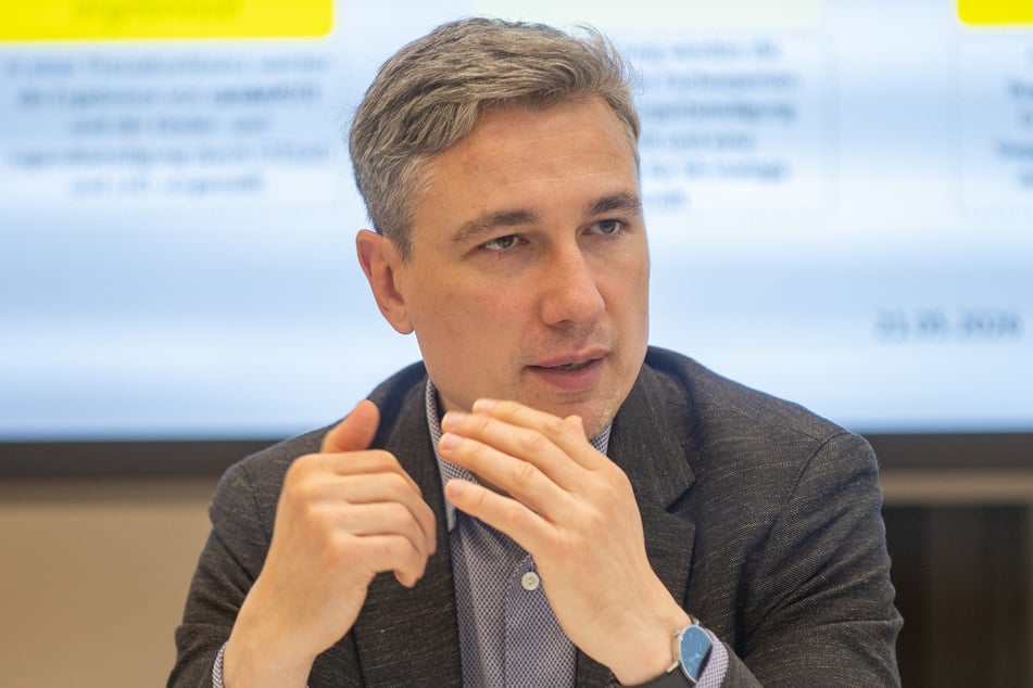 Der Plan von Verkehrsbürgermeister Stephan Kühn (46, Grüne), die ÖPNV-Spur auf der Marienbrücke für Autofahrer sperren zu lassen, scheiterte.