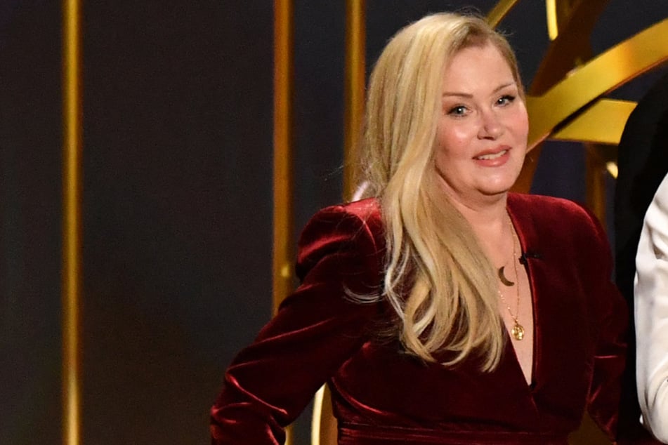 Actor Christina Applegate (54), who suffers from multiple sclerosis, has been hospitalized Los Angeles for unknown reasons.