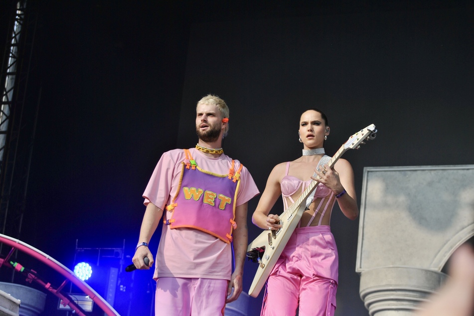 Tucker Halpern (l.) and Sophie Hawley-Weld of SOFI TUKKER take a moment during their Day 3 set at Governors Ball Music Festival in Queens, New York on Sunday, June 11, 2023.