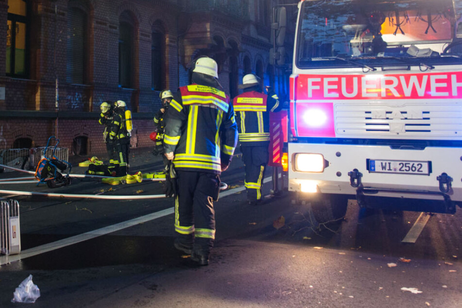 Insgesamt waren 45 Feuerwehrleute im Einsatz. Hinzu kamen Polizei und Rettungsdienst.