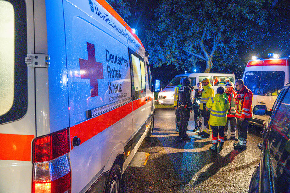 Rettungskräfte und die Polizei waren mit einem Großaufgebot im Einsatz.