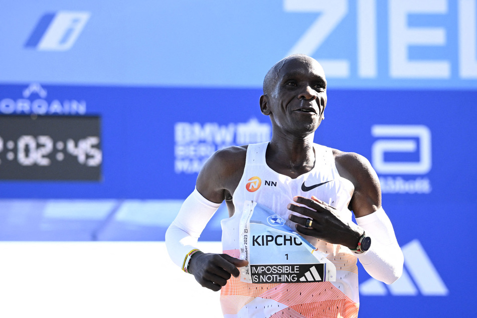 Am 24. September 2023 schnappte sich Eliud Kipchoge (39) seinen fünften Erfolg beim Berlin-Marathon und stieg damit zum alleinigen Rekordhalter auf.