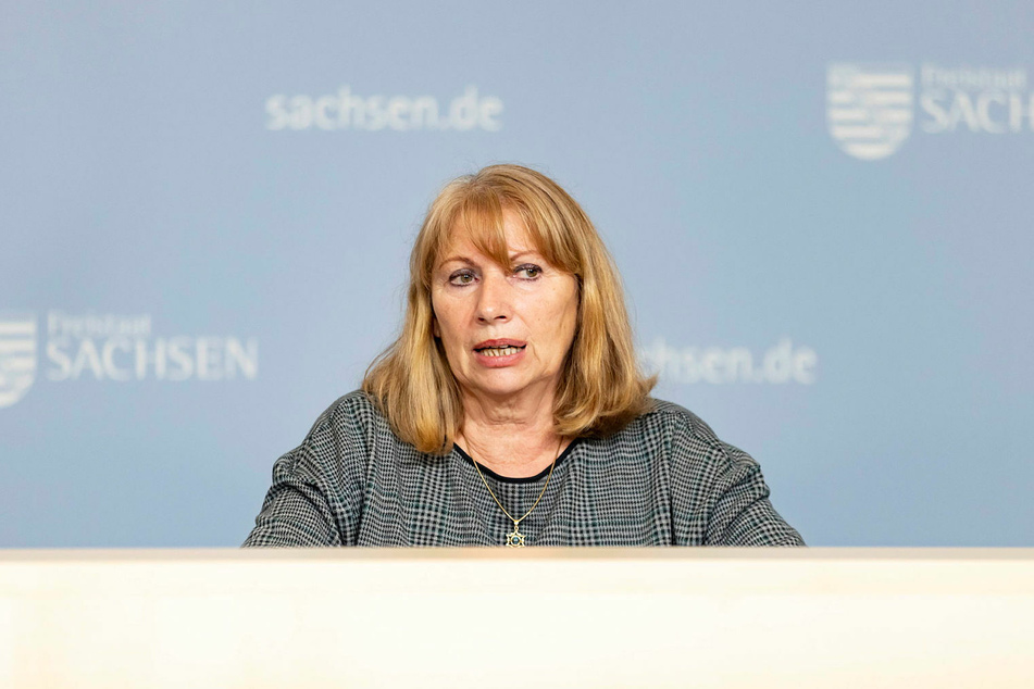Vor dem Wohnhaus von Sachsens Gesundheitsministerin Petra Köpping (63, SPD) gab es einen Fackel-Aufmarsch.