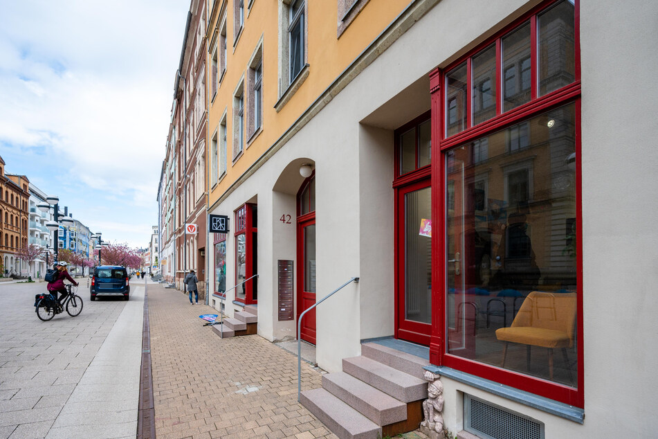 Der Brühl in Chemnitz ist bekannt für hippe Läden und schicke Cafés - jetzt ist hier eine neue Galerie eingezogen.