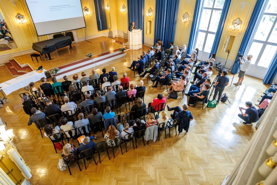In der Aula des Romain-Rolland-Gymnasiums in Dresden fand der Gipfel statt.