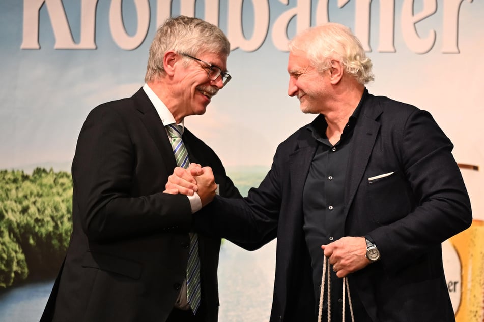 DFB-Vizepräsident Ralph-Uwe Schaffert (70, l.) mit Rudi Völler (66) beim Neujahrsempfang des niedersächsischen Fußballverbandes.