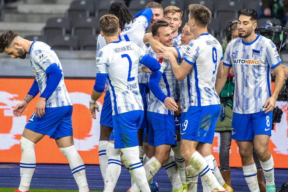 In 58 Bundesligaspielen gelangen Piatek (2.v.r.) 13 Tore.