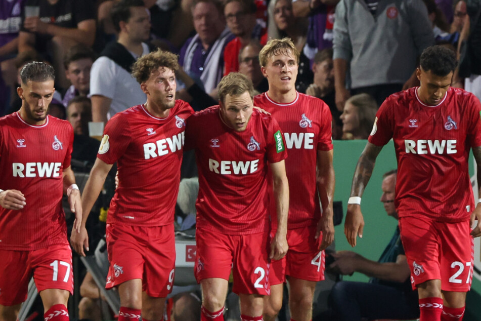 Können bald wieder gemeinsam auf dem Platz stehen (v.l.n.r.): Leart Pacarada (29), Luca Waldschmidt (27), Benno Schmitz (29), Timo Hübers (27) und Davie Selke (29) vom 1. FC Köln.