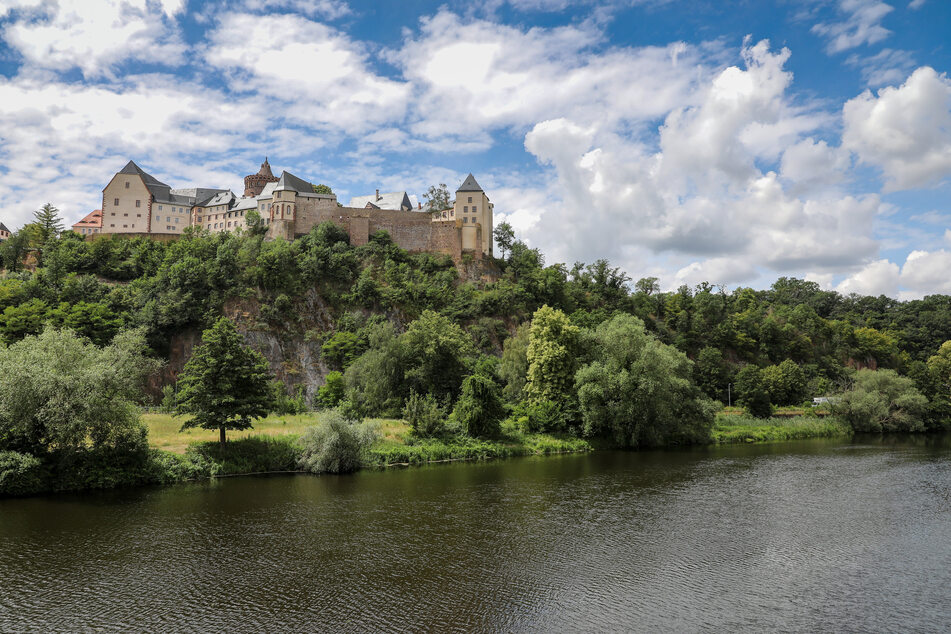 Burg Mildenstein thront über der Freiburger Mulde. Die Burg wurde im 10. Jahrhundert errichtet und von Kaiser Friedrich Barbarossa als Reichsgut erneuert.