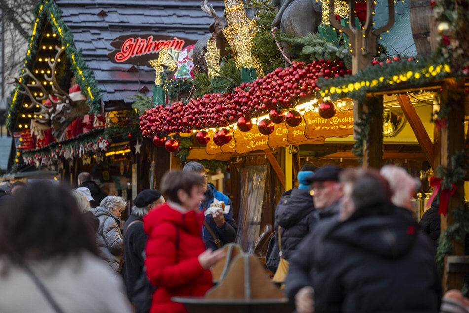 Im Weihnachtsmarkt-Trubel zückte ein junger Mann in Celle plötzlich ein Messer. (Symbolbild)