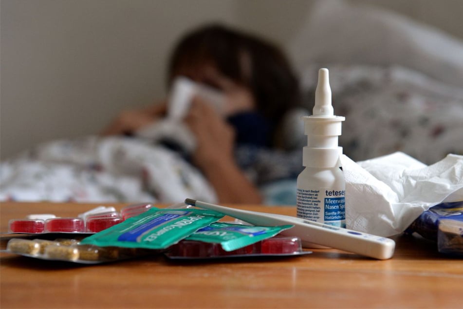 Einfache Maßnahmen wie regelmäßiges Händewaschen oder in die Ellenbeuge niesen kann helfen, um vor einer Infektion zu schützen. (Symbolfoto)