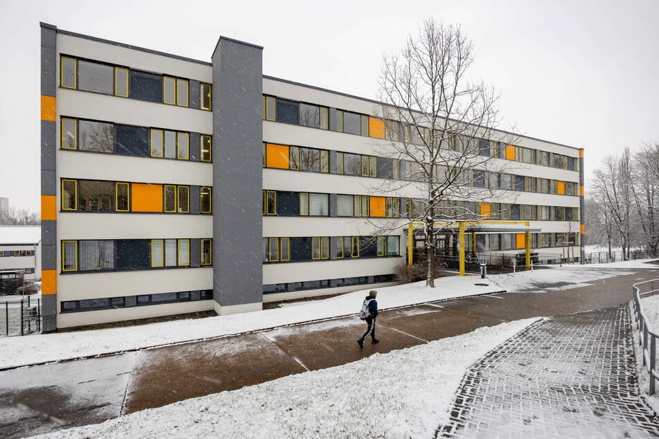 Die beiden Abendschulen sollen aus dem Gebäude an der Arno-Schreiter-Straße raus, inzwischen läuft auch eine Petition gegen die Pläne der Stadt.