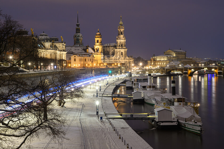 Dresden bei Nacht: Derzeit gilt eine Ausgangssperre von 22 bis 6 Uhr.