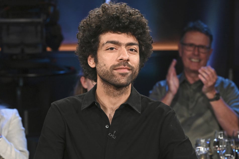Noah Becker (31) sorgte mit seinen Socken in der "NDR Talk Show" für Aufsehen.