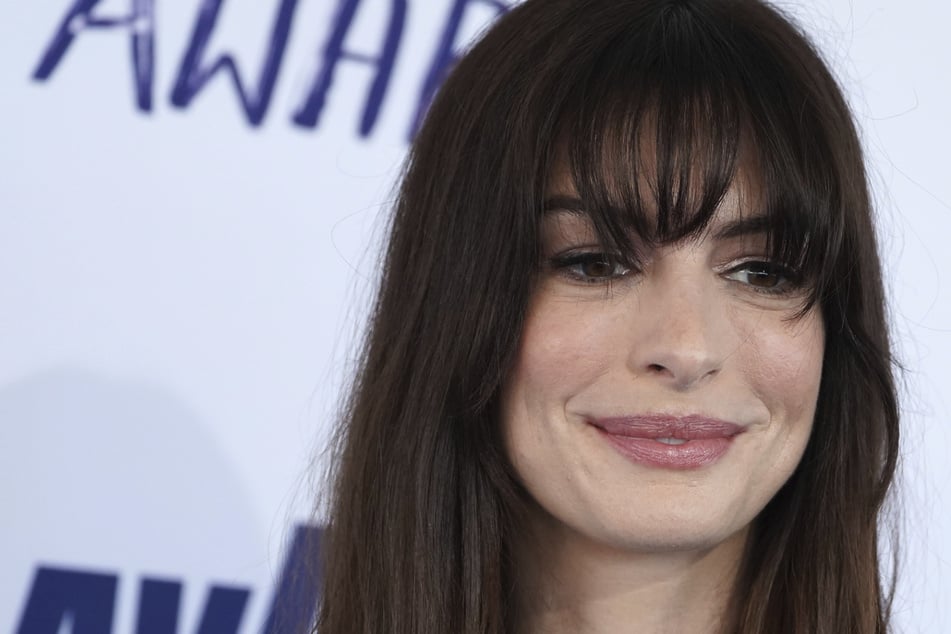 20 Jahre später: Anne Hathaway feiert ihr königliches Comeback!