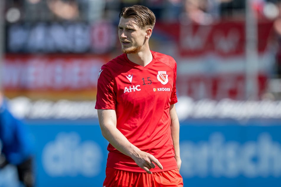 Edgar Kaizer (21) im Warm-up-Shirt. Dem Energie-Eigengewächs blieb oftmals nur die Reservistenrolle.