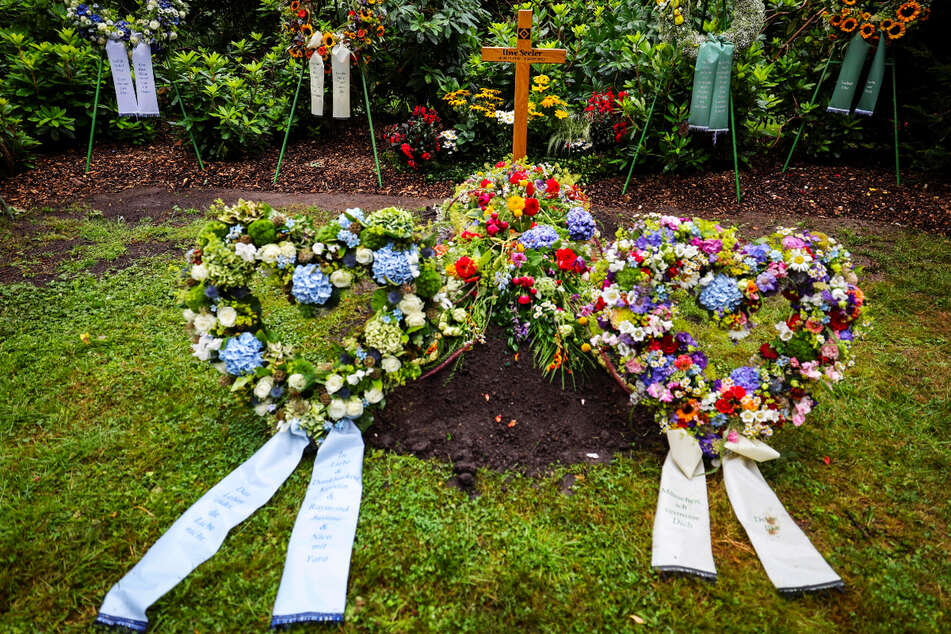Damit Fans der Fußballikone die letzte Ehre erweisen können, hat der Friedhof eine Wegbeschreibung zu Seelers Grab veröffentlicht.