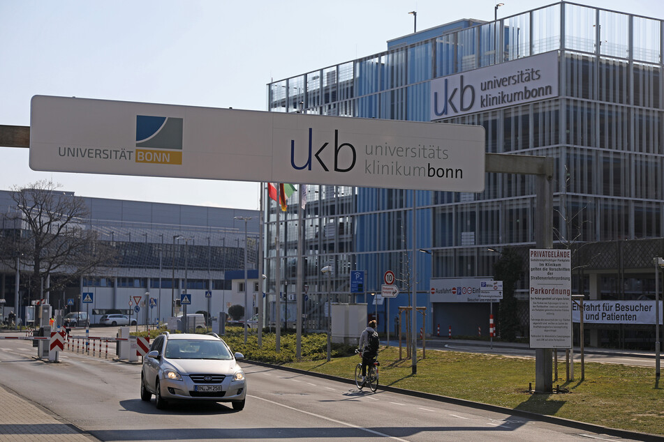 In der Bonner Uniklinik ist am Donnerstag ein mit Corona infiziertes Mitglied eines Leverkusener Familienclans gestorben.