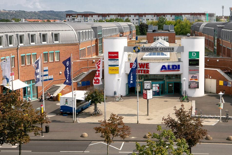 Im Seidnitz-Center klaute die 14-Jährige unter anderem Alkohol und verletzte eine Sicherheitskraft. (Archivbild)