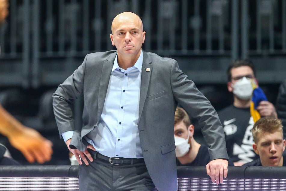 Niners-Trainer Rodrigo Pastore (53) kennt die Schwachpunkte. Dennoch sieht er eine Chance, in Richtung Achtelfinale zu kommen.