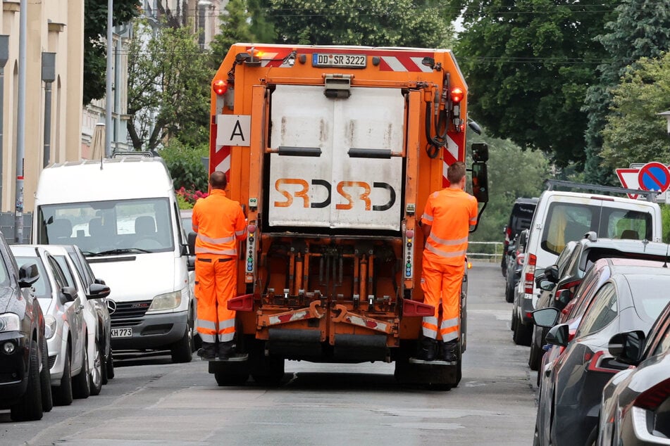 Hinten auf dem Müllwagen stehen, ist für viele so ein kleiner Traum.