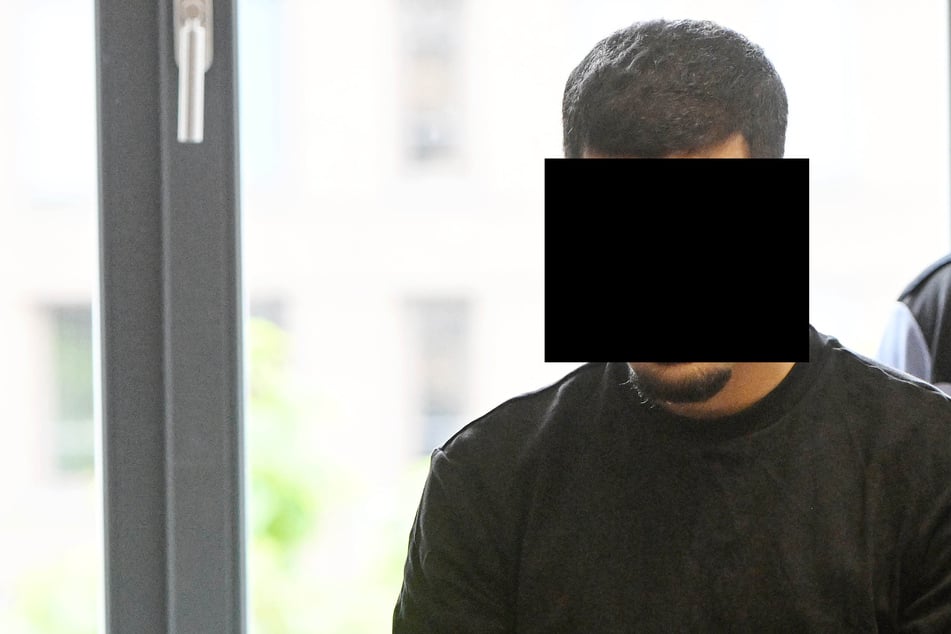 Niaz N. (21) war laut Anklage nicht nur beim Überfall dabei, sondern wollte auch einen Jugendlichen zum Dealen zwingen.