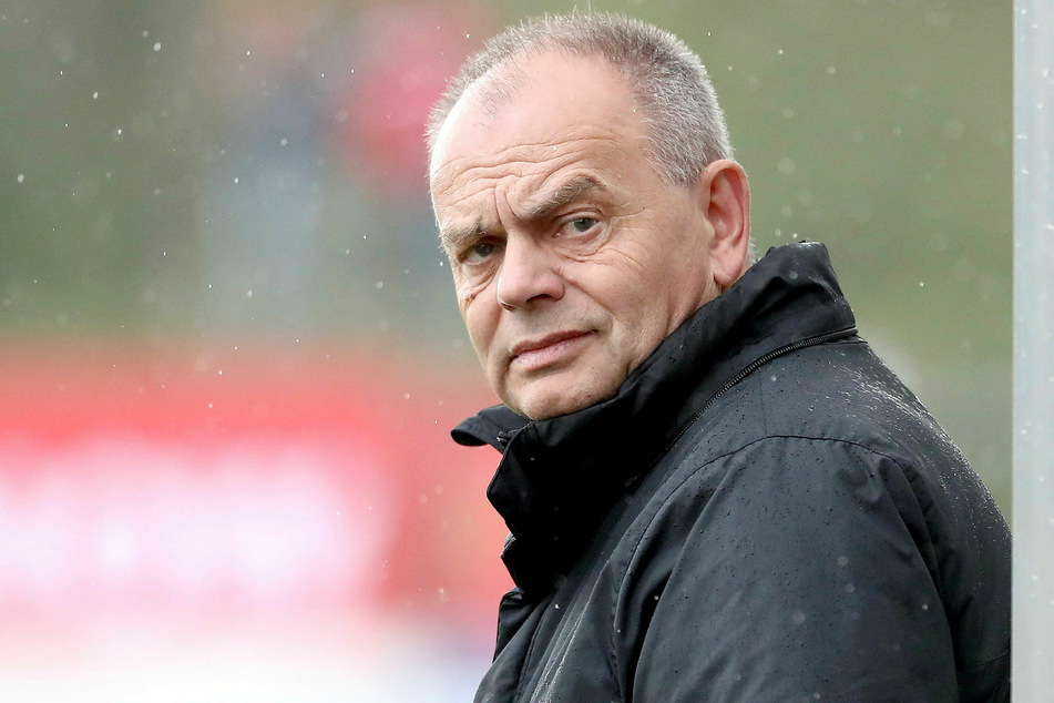 Rathenows Trainer Ingo Kahlisch (65) bezeichnete den NOFV und dessen Funktionäre als "Totengräber des leistungsorientierten Amateur-Fußballs".