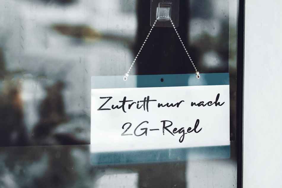 Seit Montag gelten in Sachsen weitreichende 2G-Regeln, drohen etwa Wirten und Veranstaltern empfindliche Strafen, wenn sie keine Gesundheitsdaten ihrer Gäste erheben.