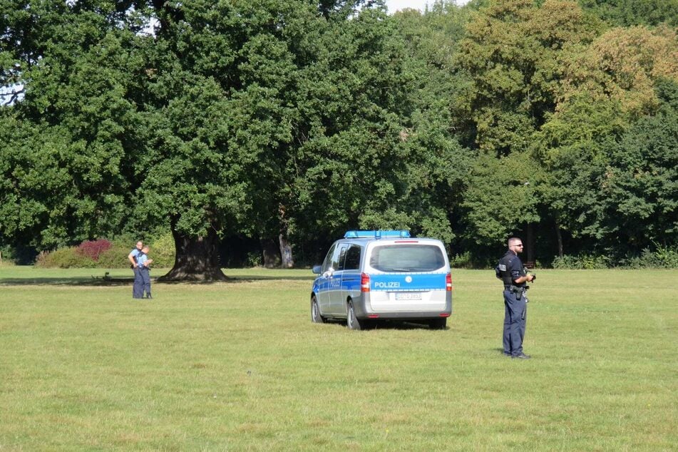 Nach der brutalen Tat patrouillierten Polizisten wochenlang durchs Rosental. Die Behörde forderte die Menschen damals auf, möglichst nicht mehr allein joggen zu gehen.