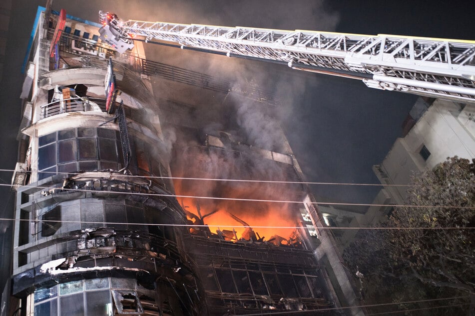 Die Feuerwehr kämpfte gegen die Flammen und konnte den Brand nach stundenlangem Einsatz löschen.