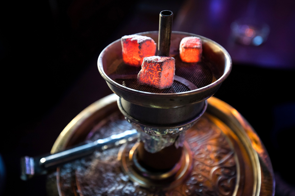 Mit 37 Tonnen Shisha-Tabak kann man lange Wasserpfeife dampfen (Symbolbild).