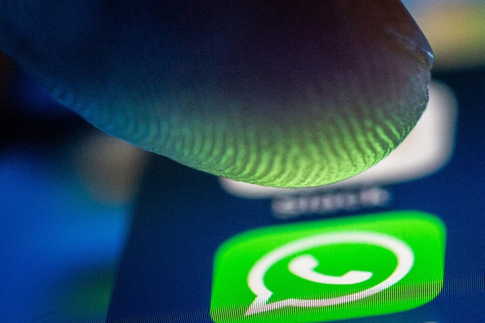 WhatsApp-Gauner erbeutet 13.000 Euro: Oma fällt auf "Enkel-Trick" rein