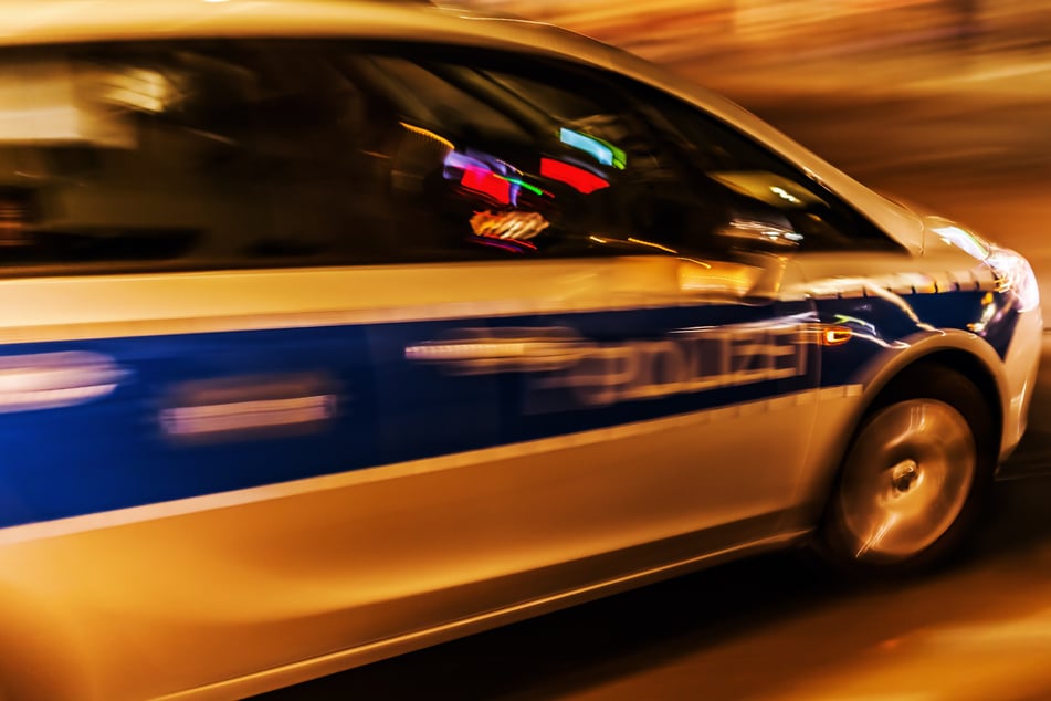 Am Sonntagabend rückte die Polizei zu zwei Unfällen aus. (Symbolfoto)