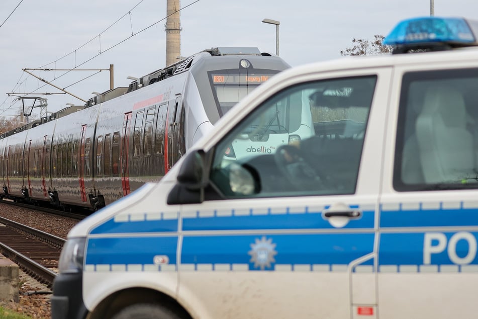 Die Polizei hatte den Zug am Haltepunkt Rückmarsdorf gestoppt.