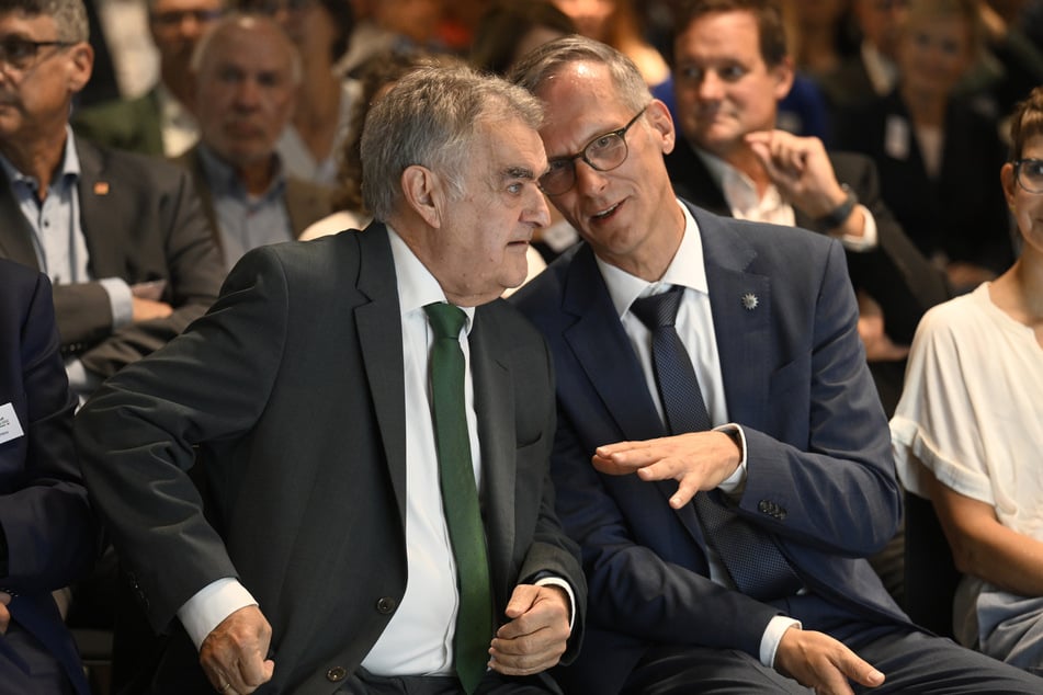 Patrick Schlüter (r.), Landeschef der Gewerkschaft der Polizei (GdP), nannte Reuls Vorschläge "komplett neben der Spur".