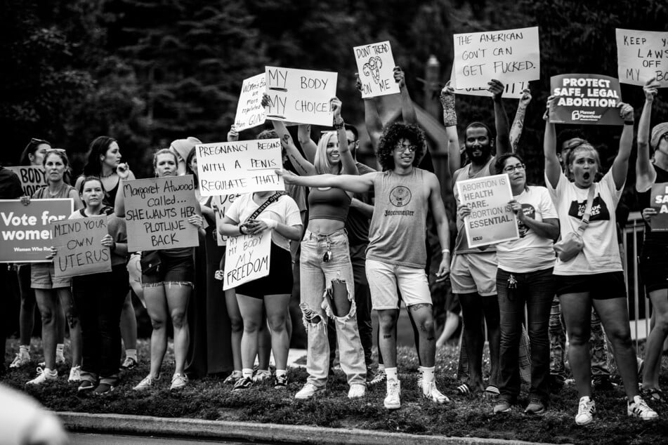 Nebraskans rally for access to reproductive health care after the fall of Roe v. Wade.