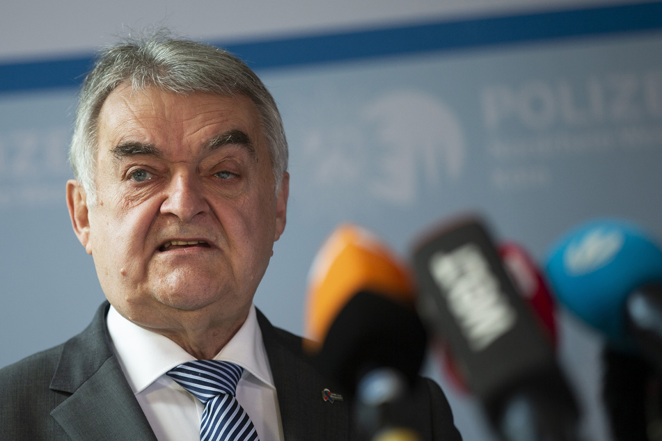 CDU-Parteikollege Herbert Reul (69) rief seine Partei dazu auf, schnell einen Nachfolger für den Ministerpräsidentenposten zu finden.
