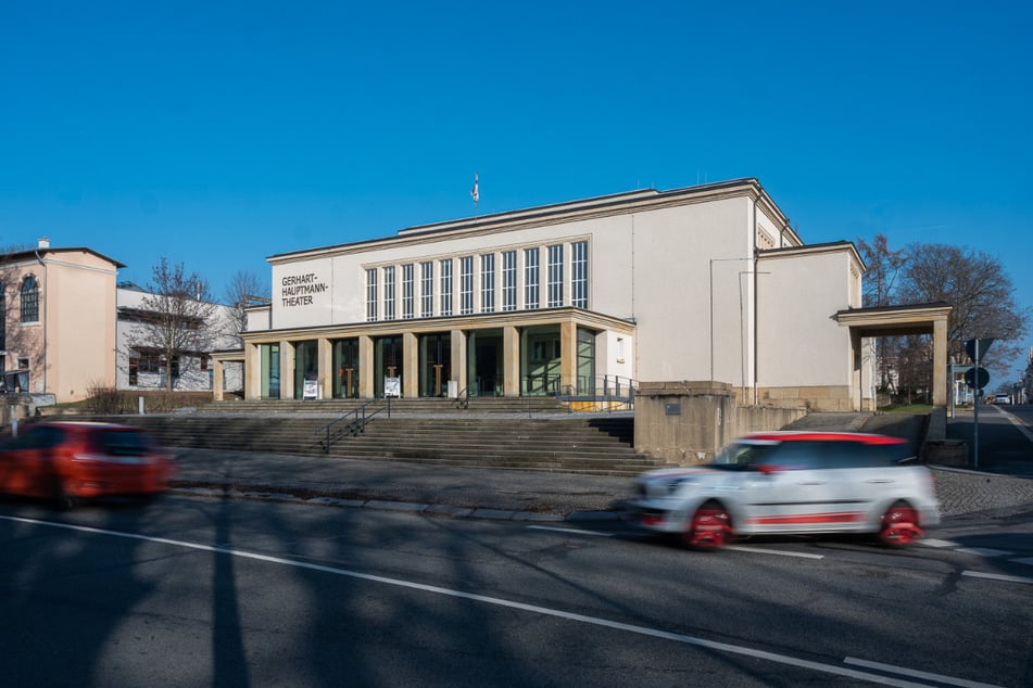 Die Zittauer Spielstätte des Gerhart-Hauptmann-Theaters stammt aus dem Jahr 1936 und liegt - natürlich - am "Theaterring".