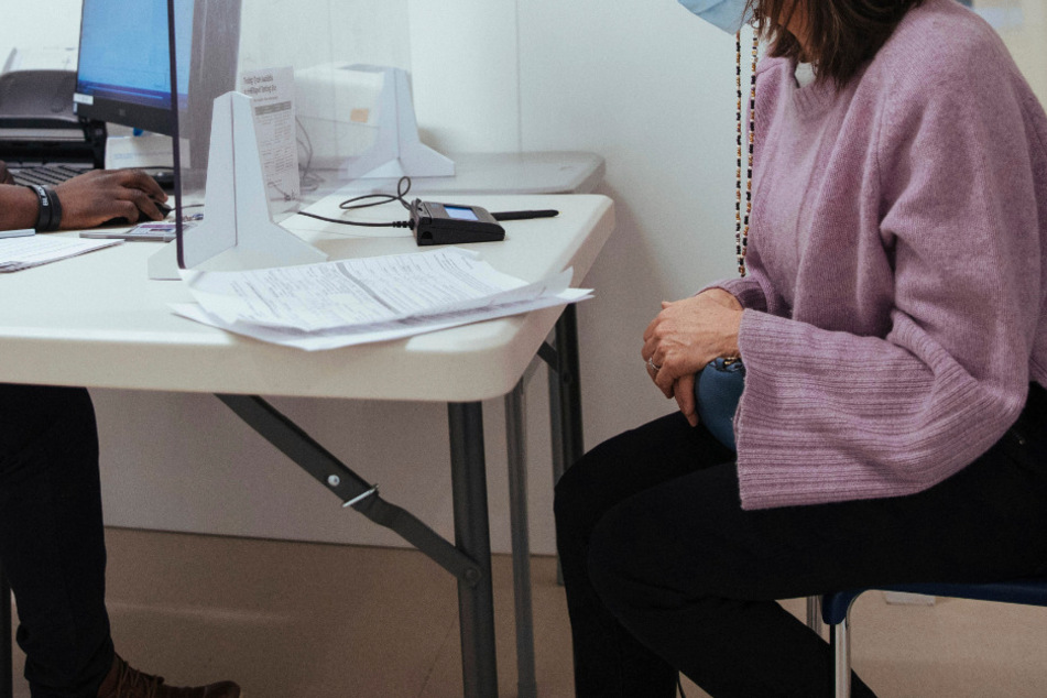 Tausende Patientinnen und Patienten in Deutschland leiden nach einer Covid-19-Erkrankung an Langzeitfolgen. (Symbolfoto)
