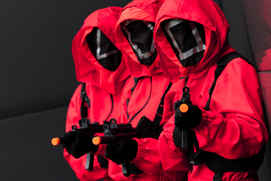 Die Serie "Squid Game" gefällt auch vielen Karnevalisten, die sich pünktlich zum Start der Session am 11.11. mit dem Serienkostüm eindecken.