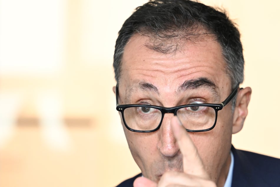 Cem Özdemir (59, Grüne) spricht sich für ein Social-Media-Verbot für Kinder aus.
