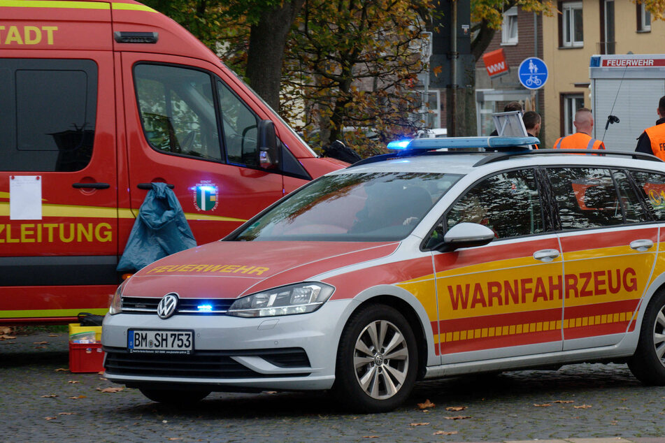 Unfall A1: Lkw verliert Salzsäure: Verkehr auf der A1 bei Köln soll langsam wieder rollen