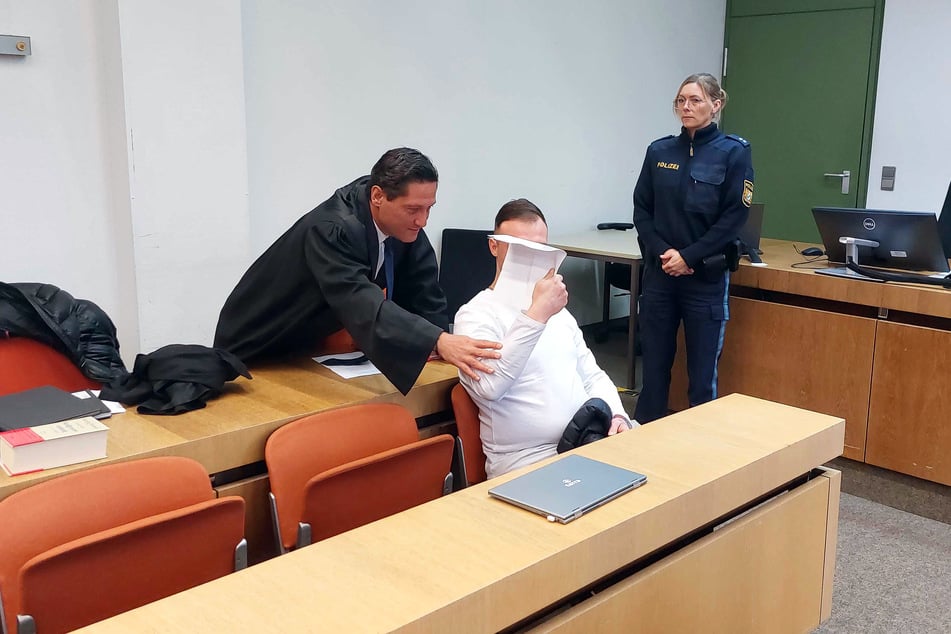 Der Angeklagte Rafal Artur P. soll sein Opfer mit einem brutalen Tritt gegen den Kopf getötet haben.