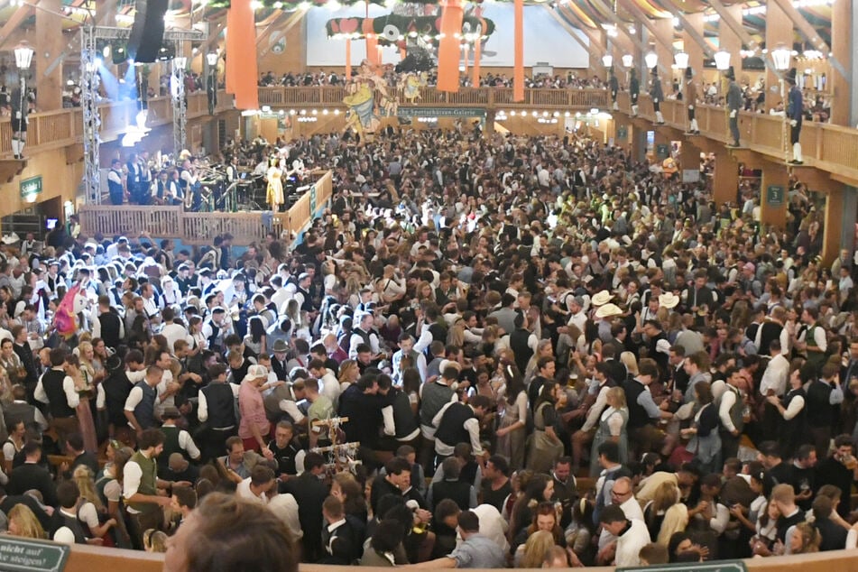 Oktoberfest steht an: Lasst Euch bei Wiesn-Tischen nicht abzocken!